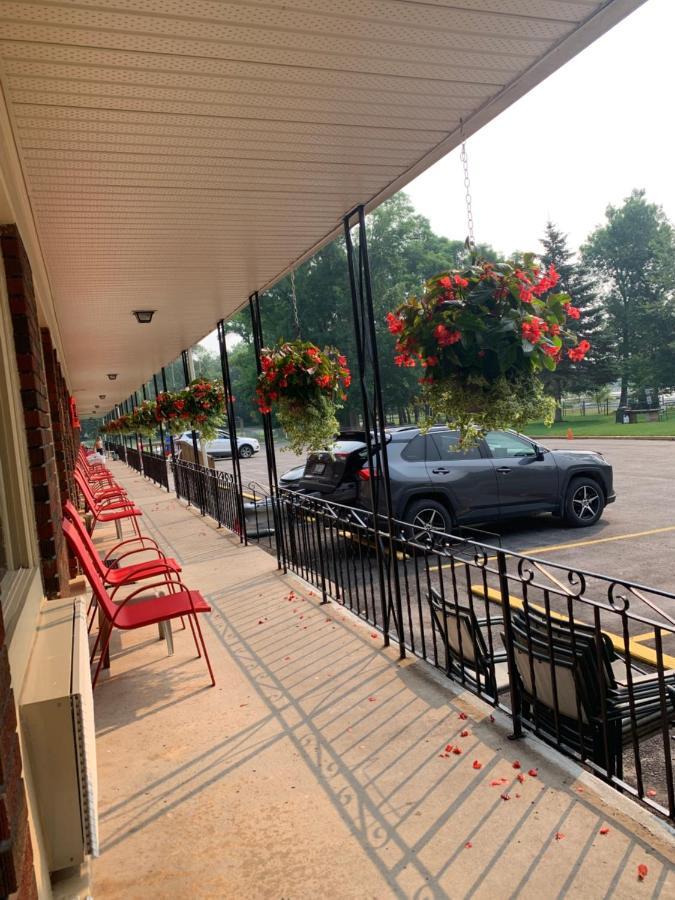 Park Place Motel & Suites Tweed Exterior foto